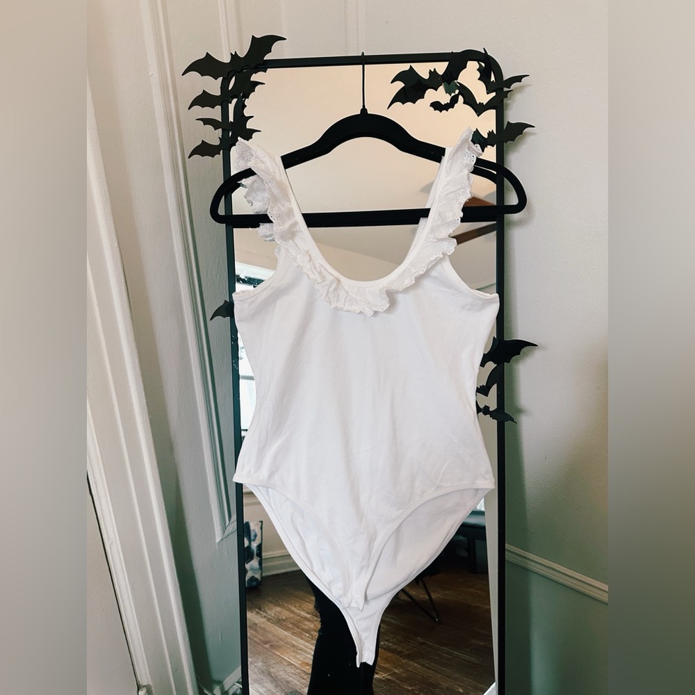 River Island White Ruffle Bodysuit – Size 12 Petite